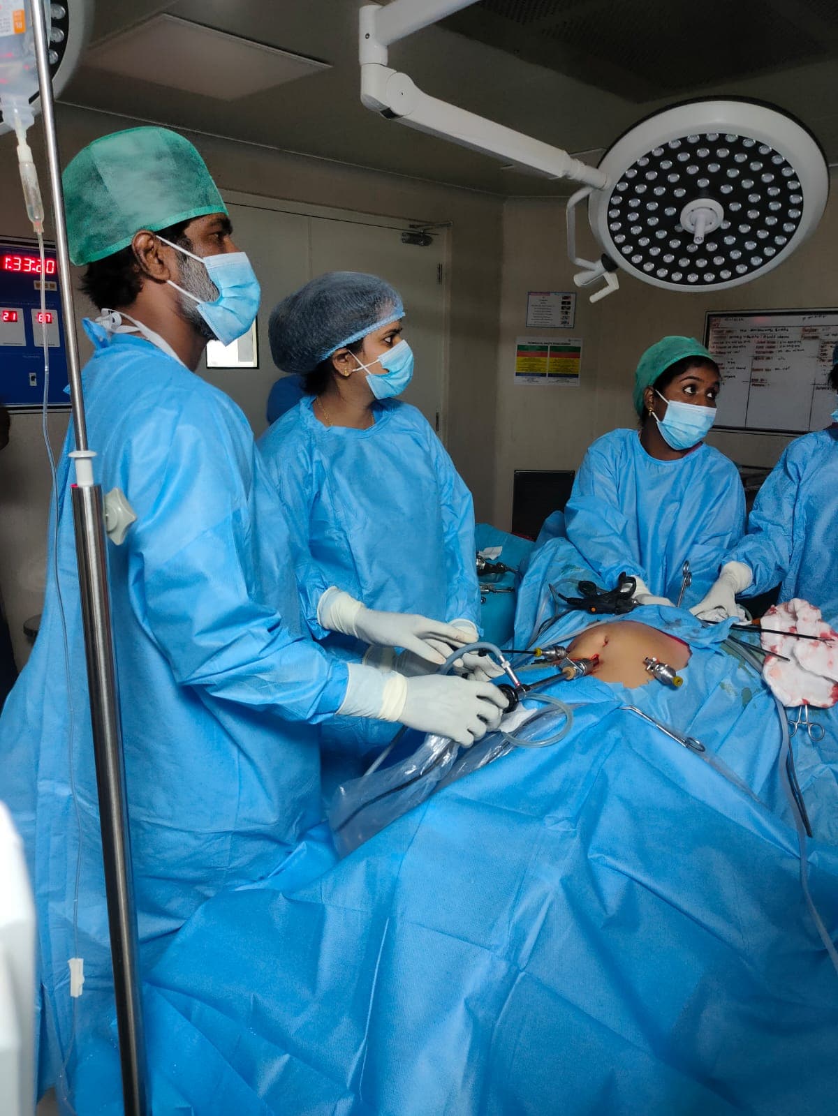 Dr.Aishwarya performing laparoscopic surgery.